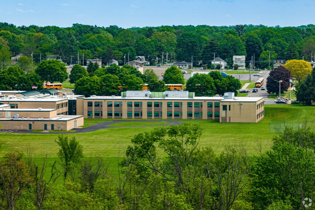Roxboro Road Middle School is located in Mattydale, NY.