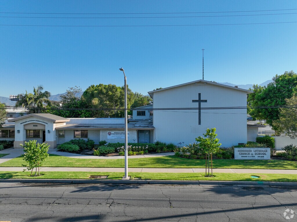 Front of Redeemer Lutheran Christian School.