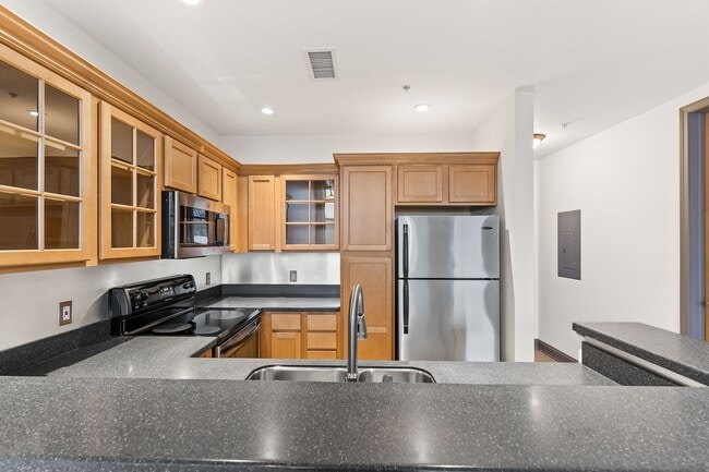 930 Washington Ave, Muskegon, MI 49441 - photo 2