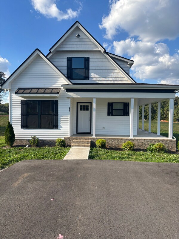 203 Cherokee Dr, Lafayette, TN 37083