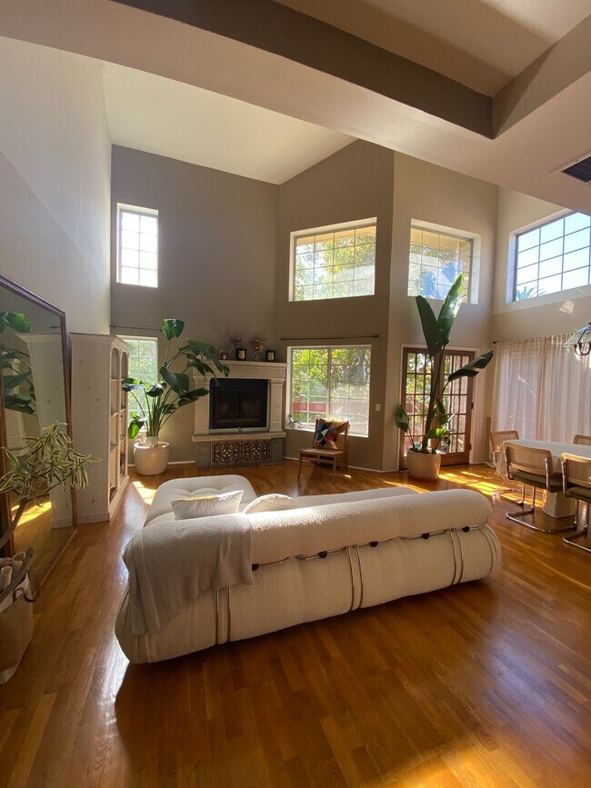 11831 Courtleigh Dr, Los Angeles, CA 90066