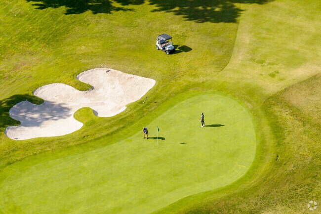 Golfers can enjoy views of he Saramento River while playing a round.