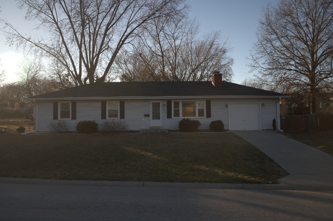 6802 N Flora Ave, Kansas City, MO 64118 - photo 2