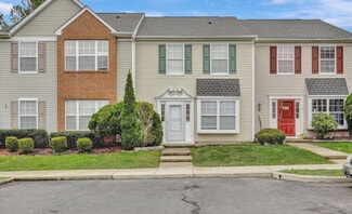 32 Oliver Ct, Freehold, NJ 07728