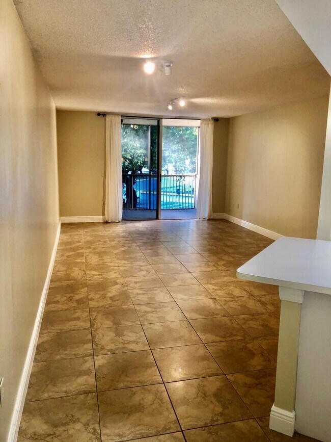 8343 Lake Dr Unit LAS VISTAS AT DORAL, Doral, FL 33166