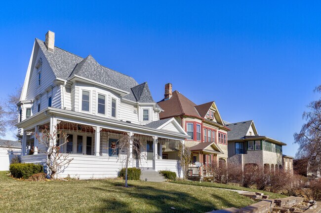 Ford Birthsite offers a variety of architecture styles.
