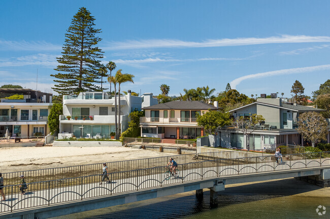 Bayfront homes in Pacific Beach along Mission Bay are the dream.