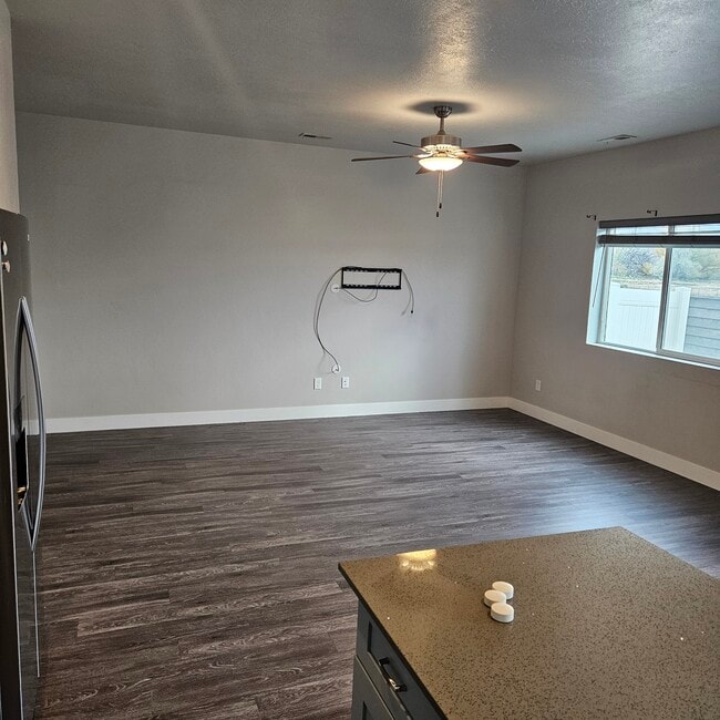 259 E 1500 N, Harrisville, UT 84404 - photo 2