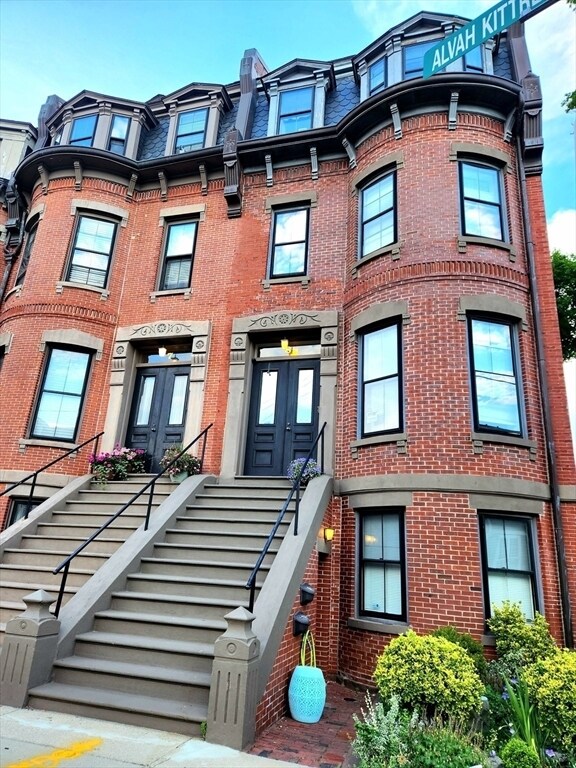 8 Alvah Kittredge Park Unit 1, Boston, MA 02119