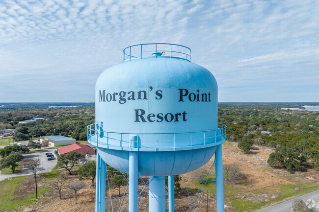 Marina Point Resort in Temple offers a perfect blend of lakeside luxury and relaxation.