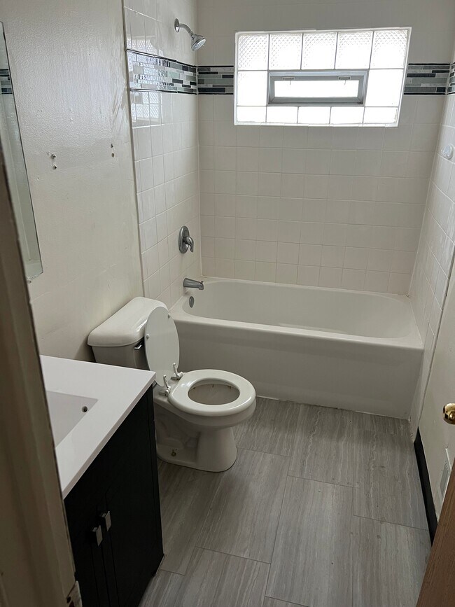 Pine Pointe Apartments, Waukesha, WI 53186 - photo 2