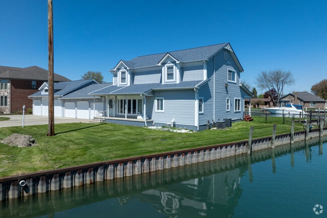 Cape Cods are common along the water in Pearl Beach.