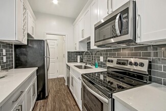 15215 Victory Blvd, Van Nuys, CA 91411