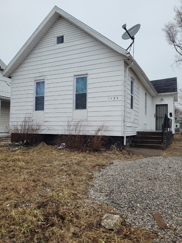 1328 Indiana Ave, Toledo, OH 43607 - photo 1