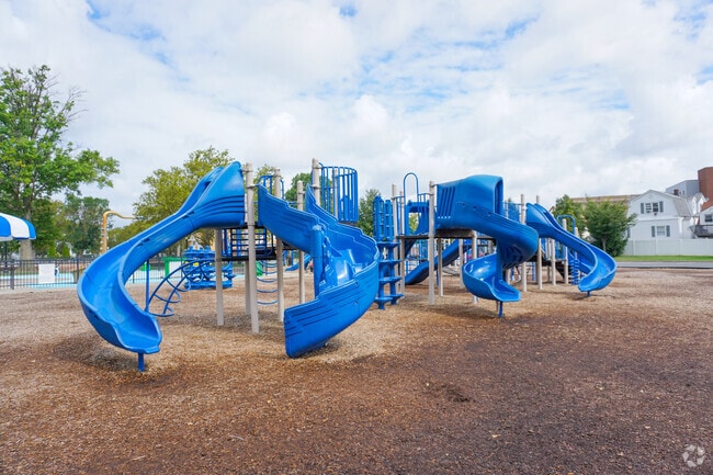 Children enjoy playtime at Carteret Park’s modern, kid-friendly playgrounds.