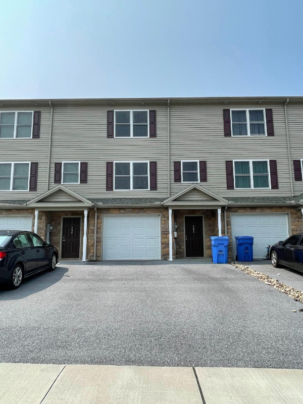 906 Gregs Dr, Harrisburg, PA 17111