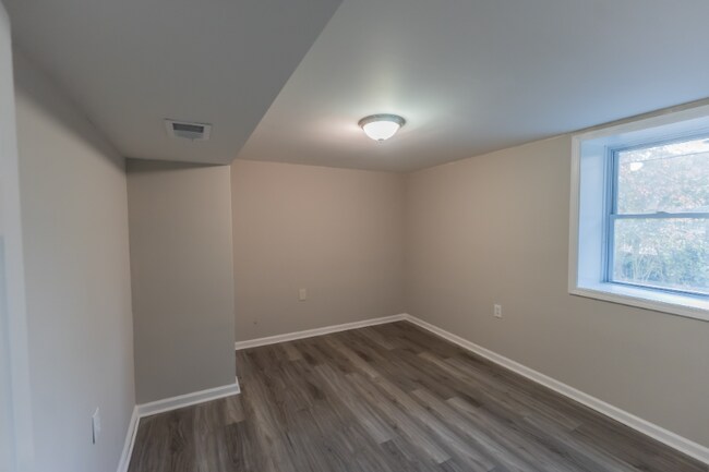 586 Oakside Dr SW unit B, Atlanta, GA 30331 - photo 3