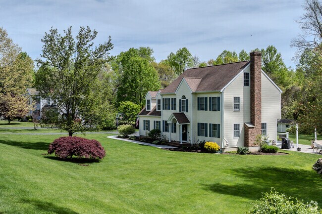 The average home value in Clinton is $400,000.