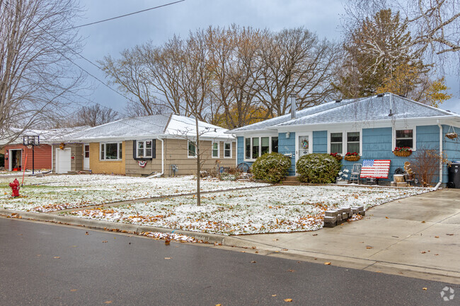 A row of commonly found Ranch styled homes in the Highland Park neighborhood of Mankato, MN.