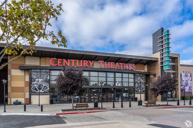 Pacific Commons is where Fremont residents and visitors come to shop and unwind.