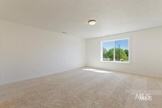 1586 SW Silverstone Ave, Mountain Home, ID 83647