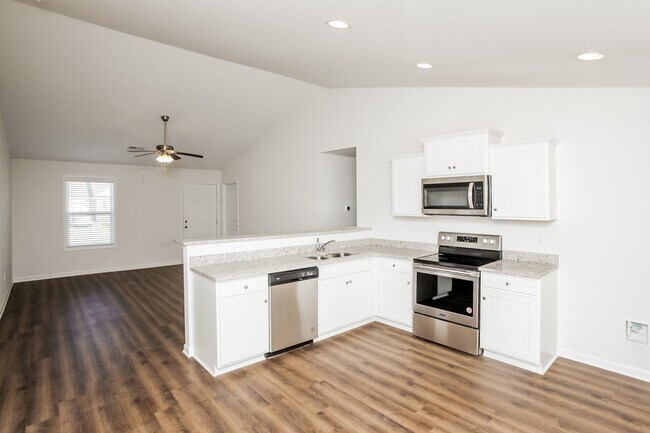 475 Conifer St, Sumter, SC 29154 - photo 6