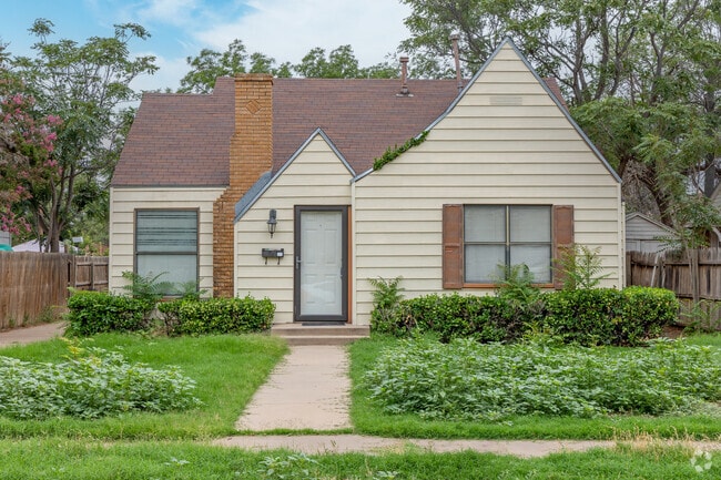 Find unique fixer-uppers around Clapp Park.