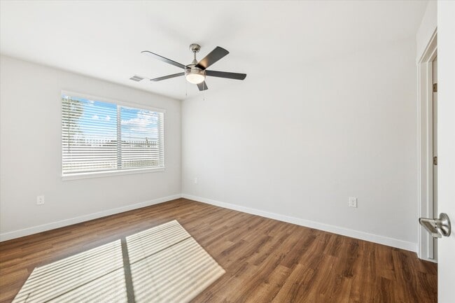 Unity at Glendale, Glendale, AZ 85301 - photo 7