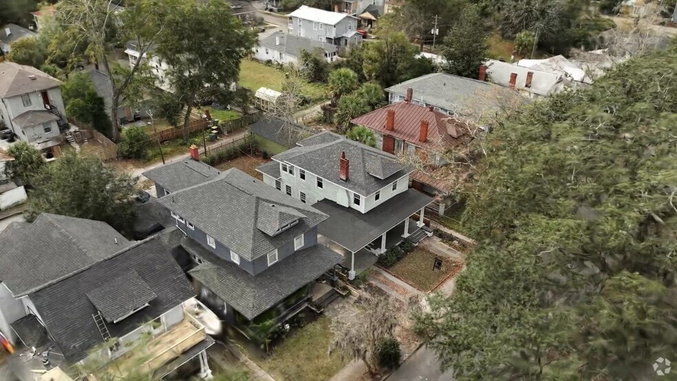 627 W 37th St, Savannah, GA 31415 - photo 2