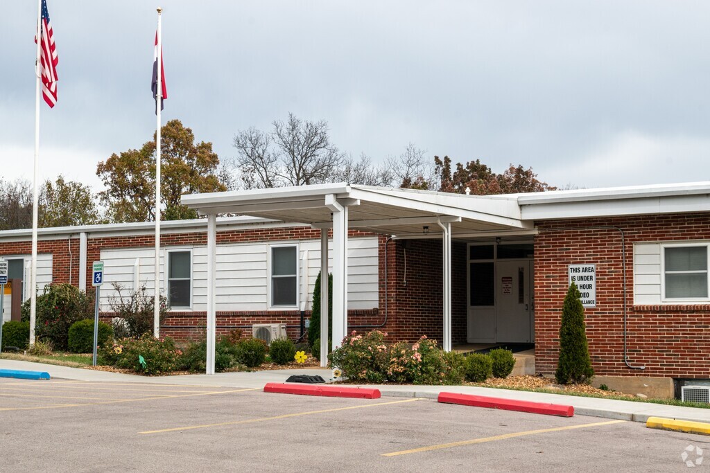 Franklin Co. Elementary School serves students in the Outlying Franklin County community.