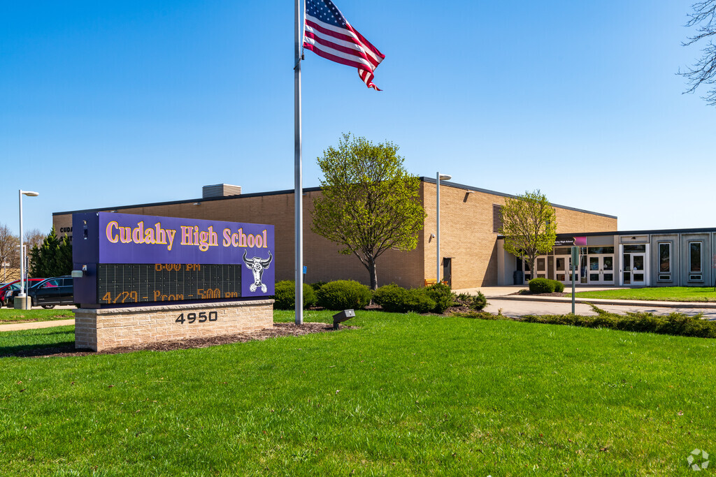 The entry of Cudahy High School in Cudahy.