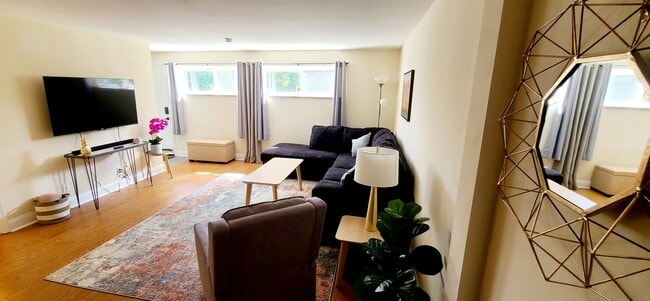 496 Lawnview Dr unit 496 Lawnview Dr Apt, Morgantown, WV 26505 - photo 2