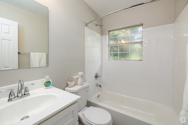 2BR, 1BA - 860SF - Bathroom