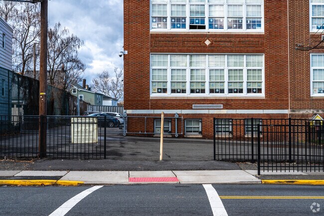 The Carteret School has earned an overall grade of B- from Niche.