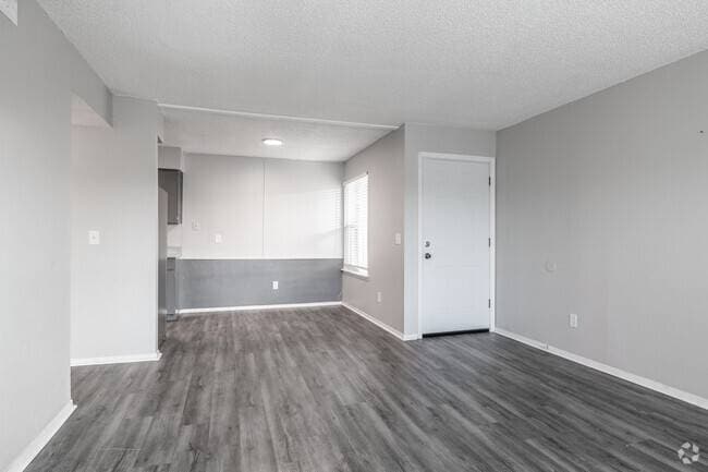 55 N Ranchwood Blvd unit 1 Bedroom, Yukon, OK 73099 - photo 4