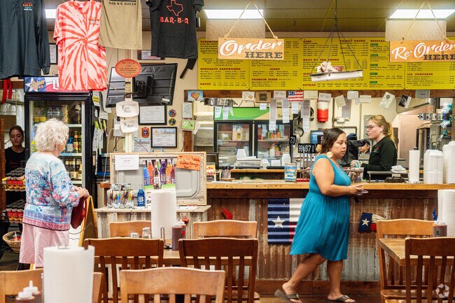 Enjoy mouthwatering BBQ at Spicy Mike’s Bar-B-Q Haven in the Pheasant Run neighborhood.