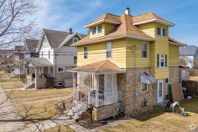 A lot of homes in Endicott were mass-produced American Foursquare-style properties for factory workers.