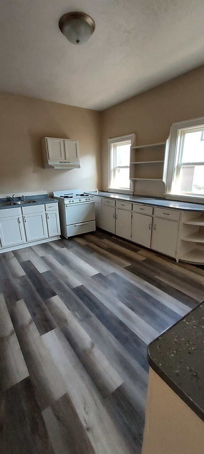 1535 West St, Rockford, IL 61102 - photo 6