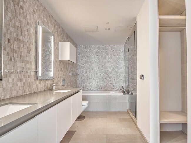 Reach Brickell City Centre unit 4110, Miami, FL 33131 - photo 6