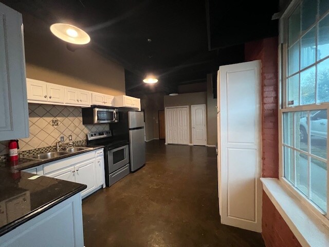 2002 E 11th St unit A, Tulsa, OK 74104 - photo 3