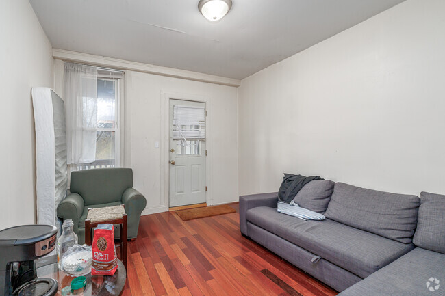 2BR, 1BA - 780SF - Living Room