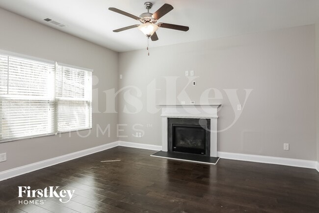 4186 Woodland Park Dr SW, Atlanta, GA 30331 - photo 3