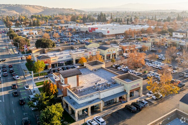 The Paloma Plaza offer tons of dining options in the Brigadoon area.