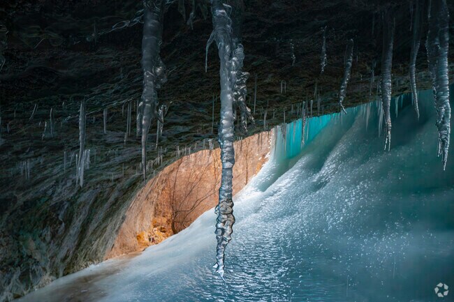 Rifle Mountain Park’s ice caves are an awe-inspiring winter wonder, where frozen blue walls and shimmering icicles create a surreal landscape of color and light. These breathtaking formations draw adventurers, photographers, and nature lovers to witness their magical, ever-changing beauty.