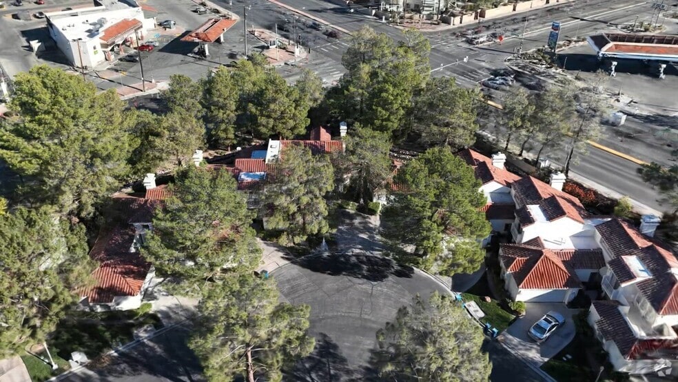 6954 Emerald Springs Ln, Las Vegas, NV 89113 - photo 2