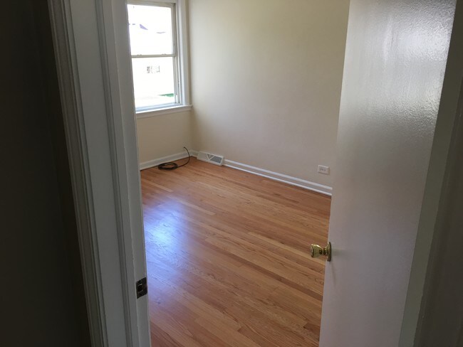 5501 W Dakin St unit First floor, Chicago, IL 60641 - photo 5