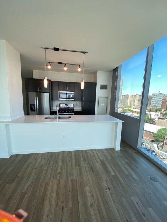 3760 N Halsted St unit 916, Chicago, IL 60613 - photo 2