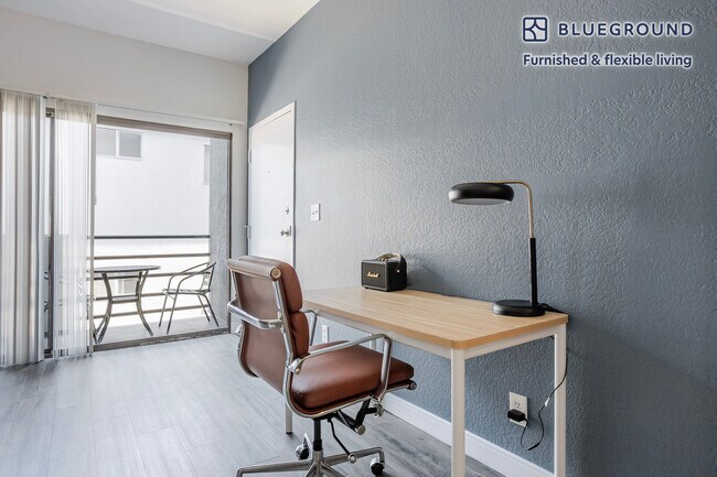 711 N Sweetzer Ave unit FL2-ID1382, Los Angeles, CA 90069 - photo 5