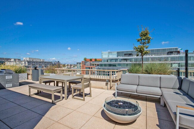 450 Massachusetts Ave NW unit FL8-ID1233, Washington, DC 20001 - photo 4