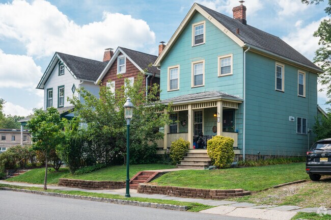 These starter homes on Herman St were built at the turn of the century, and have cozy porches.